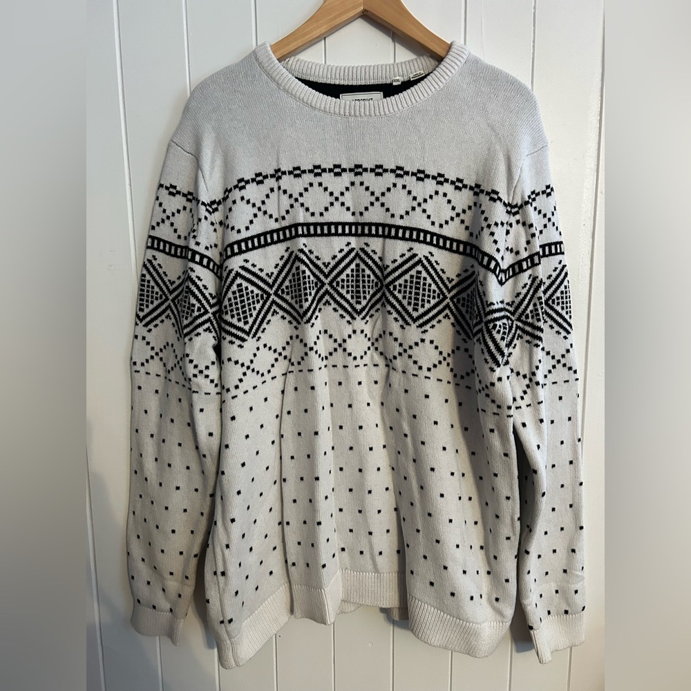 NWT White with Black Pattern Sweater